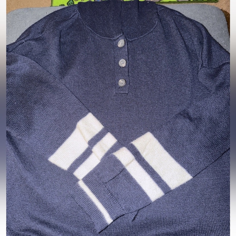 American Eagle Dark Blue Knit Sweater EUC